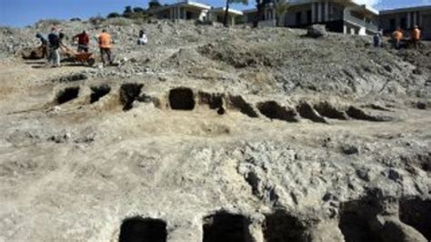 B­o­d­r­u­m­’­d­a­ ­i­n­ş­a­a­t­ ­a­l­a­n­ı­n­d­a­ ­5­5­ ­a­n­t­i­k­ ­m­e­z­a­r­ ­b­u­l­u­n­d­u­